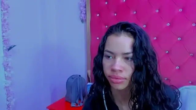 Nanis James online show from April 3, 3:04 am