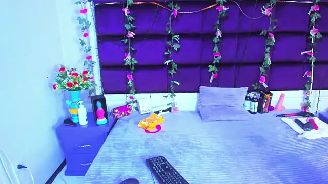 Nanis James online show from May 24, 3:11 am