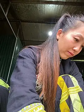 Huong-Ly online show from November 16, 8:20 am