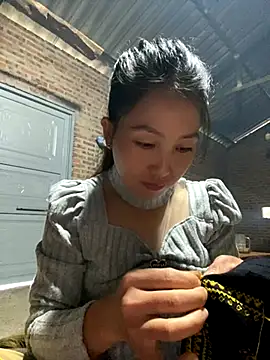 Huong-Ly online show from November 18, 1:55 am