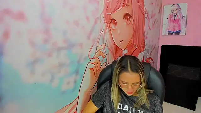 Snapshot of StarletTays chatting on October 26, 1:55 am StarletTays online show from October 26, 1:55 am