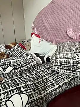 crhong666 online show from February 21, 12:55 am