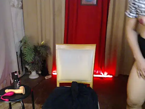 Snapshot of miss_laila_ chatting on December 1, 11:04 am miss laila online show from December 1, 11:04 am