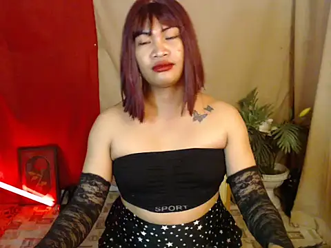 Snapshot of miss_laila_ chatting on December 5, 10:57 am miss laila online show from December 5, 10:57 am