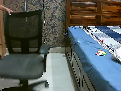 Snapshot of Poonam_queen021 chatting on October 25, 11:51 am Poonam queen021 online show from October 25, 11:51 am