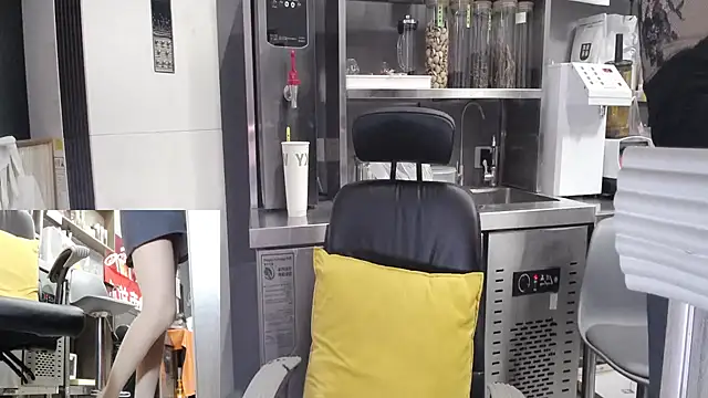 Snapshot of Eileen-L chatting on November 6, 12:55 am Eileen-L online show from November 6, 12:55 am