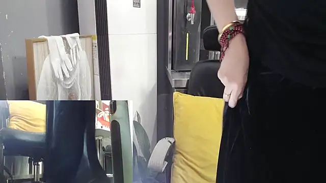 Snapshot of Eileen-L chatting on November 10, 3:49 am Eileen-L online show from November 10, 3:49 am