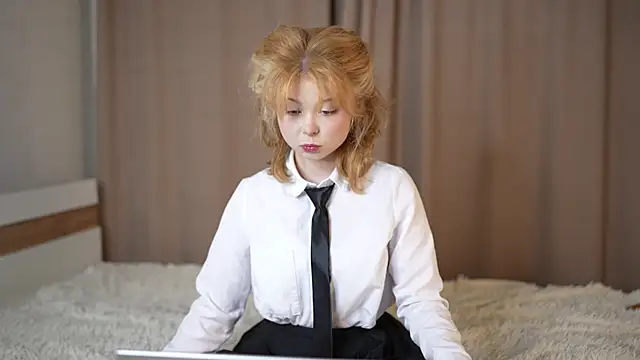 Stella Vanila online show from October 4, 1:03 am