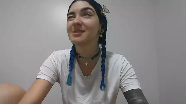 Snapshot of peetitefairy chatting on February 21, 10:33 pm peetitefairy online show from February 21, 10:33 pm