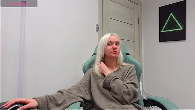 Snapshot of Laura_Chaplin chatting on September 28, 5:46 am Laura Chaplin online show from September 28, 5:46 am