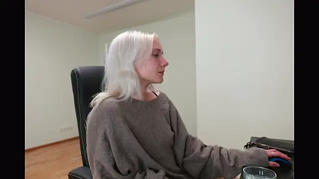 Snapshot of Laura_Chaplin chatting on October 22, 5:13 pm Laura Chaplin online show from October 22, 5:13 pm