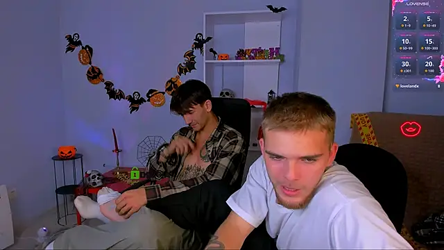 aron black  online show from October 18, 8:20 pm