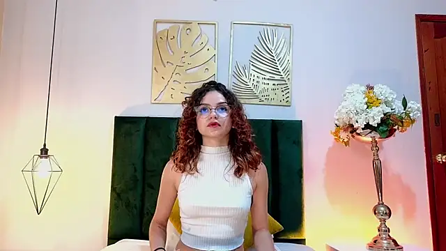 AelinDuvalier online show from December 4, 7:00 pm