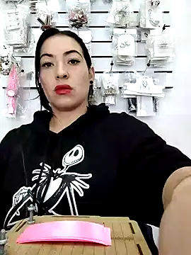 Snapshot of angelicroose2 chatting on November 20, 12:00 am angelicroose2 online show from November 20, 12:00 am