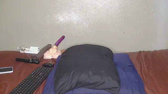 Snapshot of CherieBlushX chatting on February 10, 5:22 am CherieBlushX online show from February 10, 5:22 am