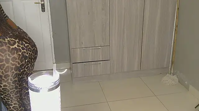 Snapshot of CherieBlushX chatting on February 13, 8:32 am CherieBlushX online show from February 13, 8:32 am