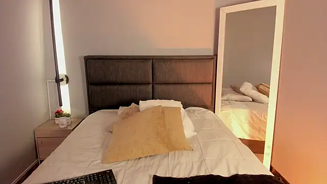 Emma  clark  online show from March 31, 12:27 pm