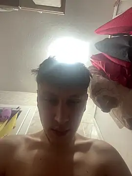 Snapshot of efeees35 chatting on February 6, 10:35 pm efeees35 online show from February 6, 10:35 pm