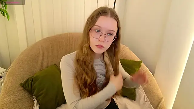 Snapshot of MandyMils chatting on September 21, 2:19 pm MandyMils online show from September 21, 2:19 pm