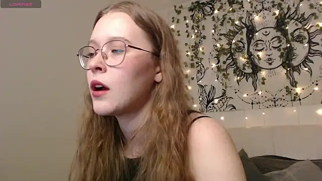 Snapshot of MandyMils chatting on November 22, 5:01 pm MandyMils online show from November 22, 5:01 pm