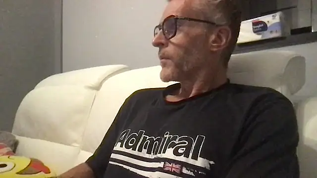 Snapshot of Axl_hot chatting on September 11, 7:58 pm Axl hot online show from September 11, 7:58 pm