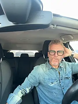 Snapshot of Axl_hot chatting on September 20, 7:42 am Axl hot online show from September 20, 7:42 am