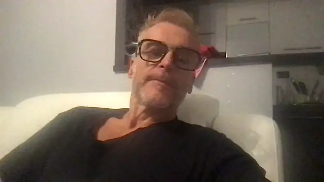 Snapshot of Axl_hot chatting on September 22, 7:16 pm Axl hot online show from September 22, 7:16 pm