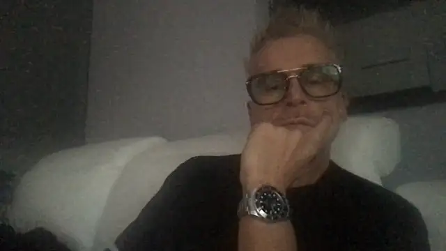 Snapshot of Axl_hot chatting on September 25, 4:43 pm Axl hot online show from September 25, 4:43 pm