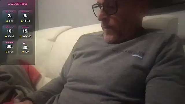 Snapshot of Axl_hot chatting on October 10, 7:57 pm Axl hot online show from October 10, 7:57 pm