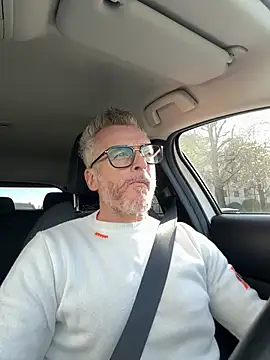 Axl hot online show from March 31, 3:34 pm