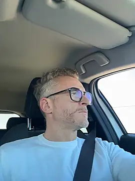 Axl hot online show from April 3, 3:21 pm