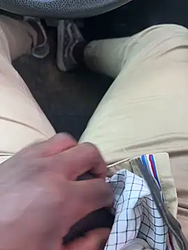 Snapshot of Dynamite_cums_in_size_2 chatting on February 4, 4:40 am Dynamite cums in size 2 online show from February 4, 4:40 am