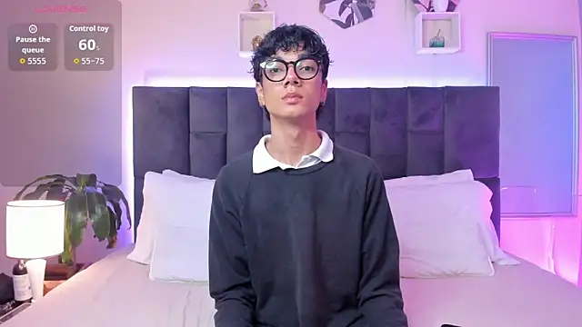 Snapshot of Phillicious__ chatting on October 1, 9:10 pm Phillicious online show from October 1, 9:10 pm
