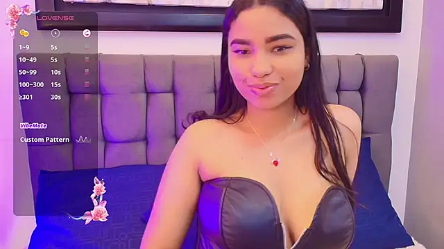 KhateAndersson online show from November 3, 8:10 pm