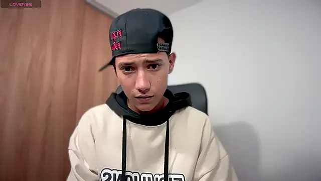 Snapshot of Toy_boy777 chatting on February 9, 6:17 am Toy boy777 online show from February 9, 6:17 am