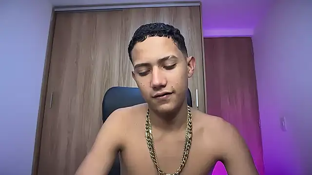 Snapshot of Toy_boy777 chatting on February 22, 12:12 am Toy boy777 online show from February 22, 12:12 am