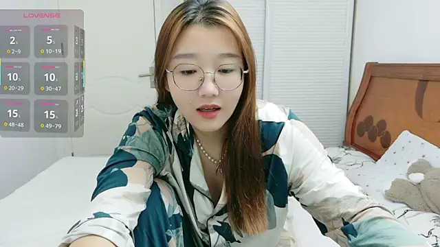 Snapshot of sisi-maiden chatting on October 8, 10:57 am sisi-maiden online show from October 8, 10:57 am