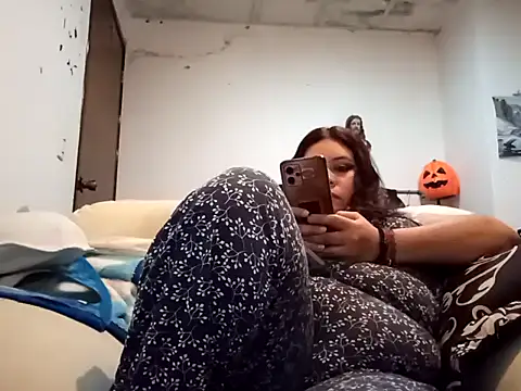 Snapshot of Kitty_WetXxX chatting on November 18, 1:22 am Kitty WetXxX online show from November 18, 1:22 am