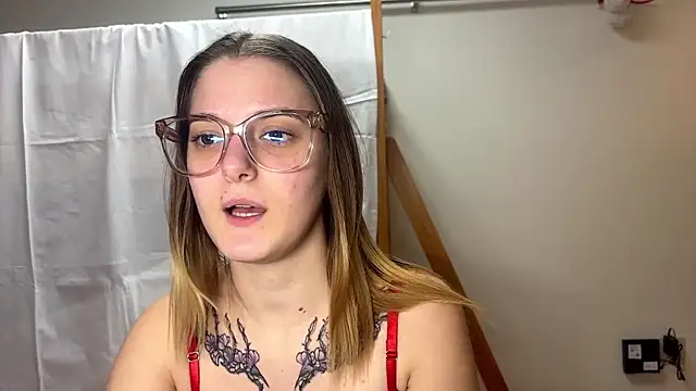 Snapshot of SuzyMiu chatting on November 11, 10:26 am SuzyMiu online show from November 11, 10:26 am