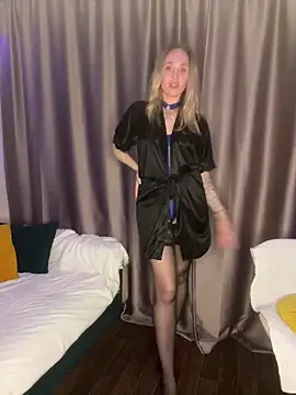 Snapshot of Affectionate_lady chatting on October 6, 10:51 pm Affectionate lady online show from October 6, 10:51 pm