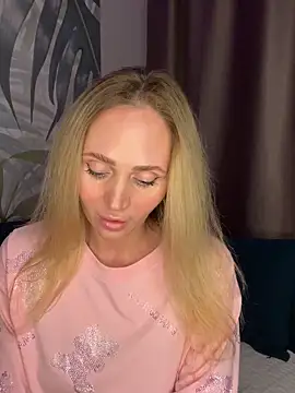 Snapshot of Affectionate_lady chatting on October 17, 9:28 pm Affectionate lady online show from October 17, 9:28 pm