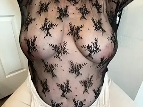 Snapshot of MissElizabethXoXo chatting on November 29, 8:45 pm MissElizabethXoXo online show from November 29, 8:45 pm