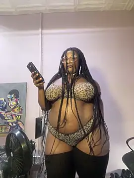 CurvyCocoxxx online show from June 6, 11:15 am