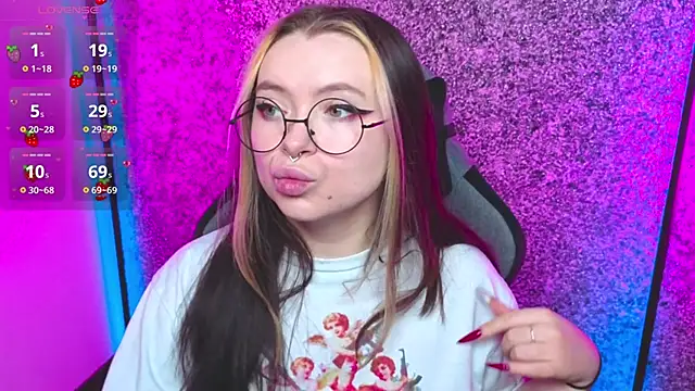 Snapshot of SadPotato_ chatting on September 20, 10:05 am SadPotato  online show from September 20, 10:05 am