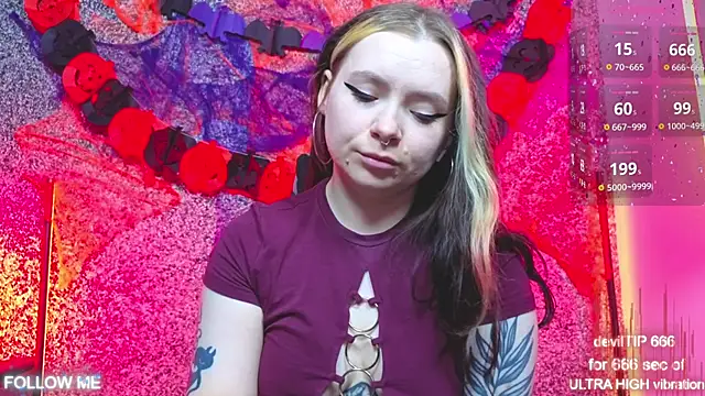 Snapshot of SadPotato_ chatting on October 21, 12:50 pm SadPotato  online show from October 21, 12:50 pm