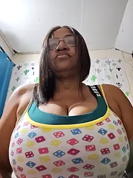 Snapshot of Avannay chatting on December 16, 1:21 am Avannay online show from December 16, 1:21 am