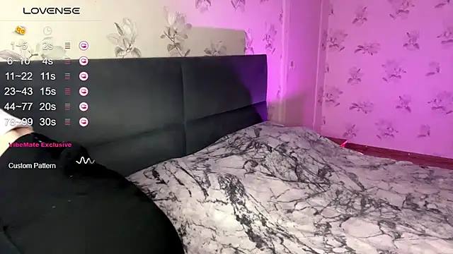 DiaDavidson online show from October 13, 6:19 pm