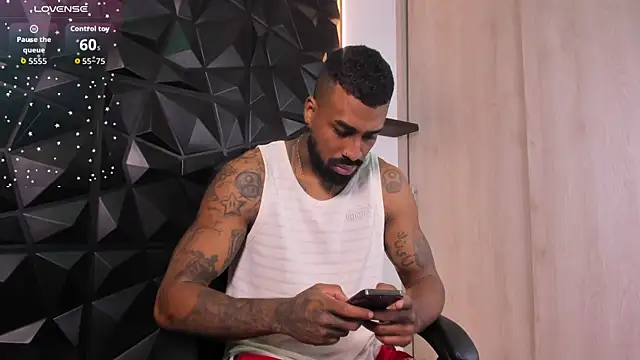 Snapshot of OstinDaniels chatting on November 15, 10:37 pm OstinDaniels online show from November 15, 10:37 pm