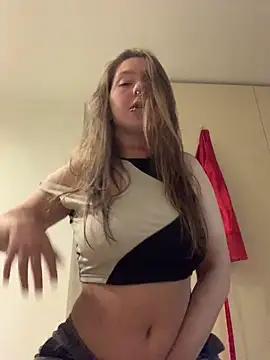 Snapshot of VesnaCrystal chatting on September 30, 8:36 pm VesnaCrystal online show from September 30, 8:36 pm