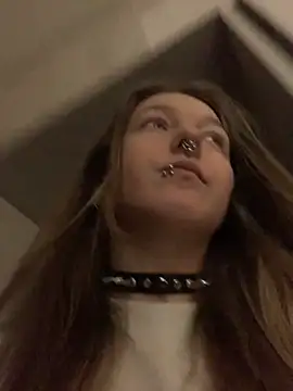 Snapshot of VesnaCrystal chatting on November 16, 3:17 pm VesnaCrystal online show from November 16, 3:17 pm